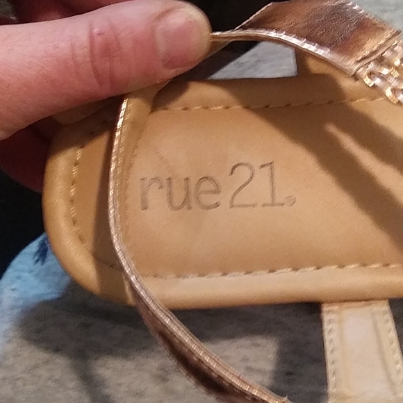 Gold sandals - Picture 2 of 3